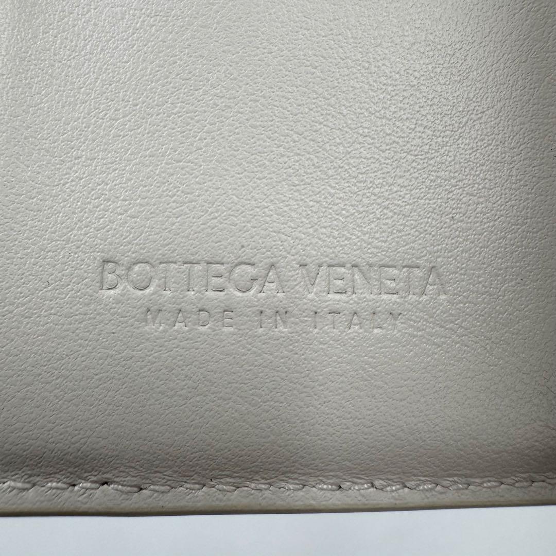 ボッテガヴェネタ カセット マキシイントレ レザー 3つ折り財布 ホワイト