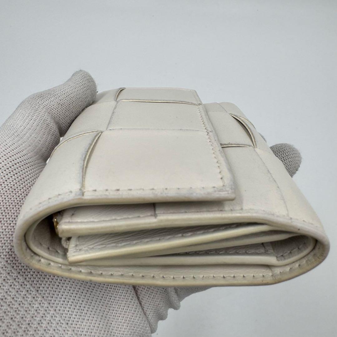 ボッテガヴェネタ カセット マキシイントレ レザー 3つ折り財布 ホワイト