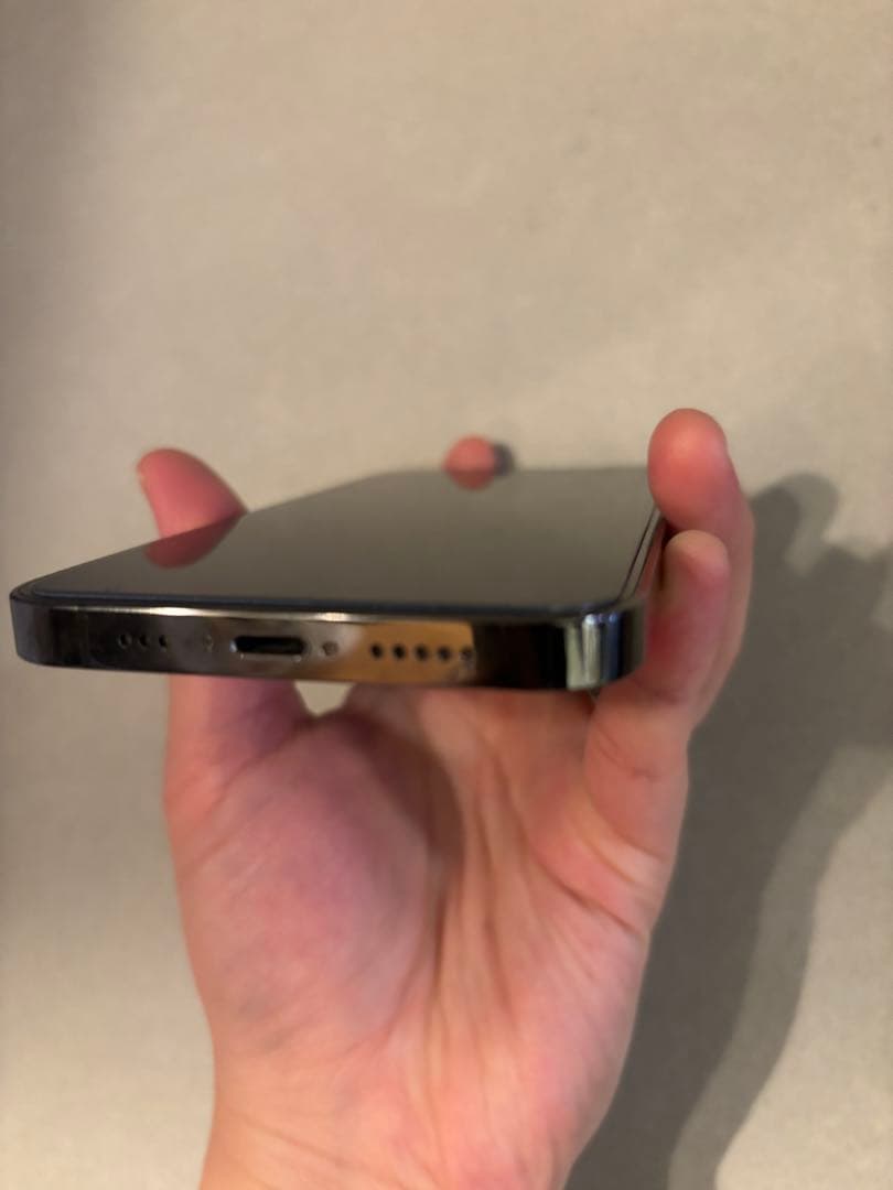 Apple iPhone 12 Pro グラファイト（ブラック）本体