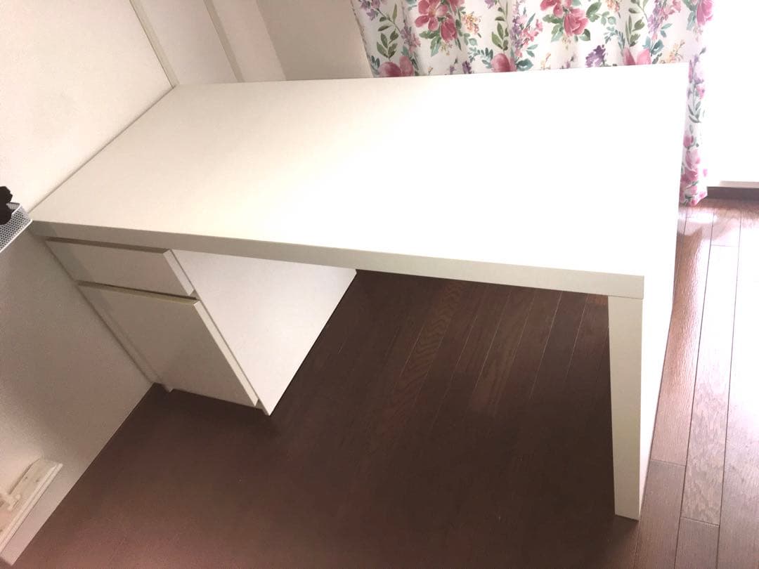 IKEAパソコンデスク MALM