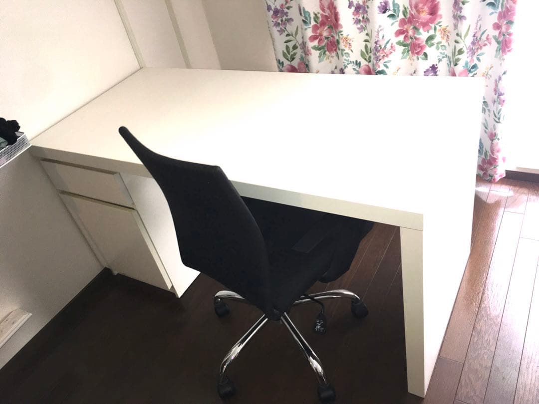 IKEAパソコンデスク MALM