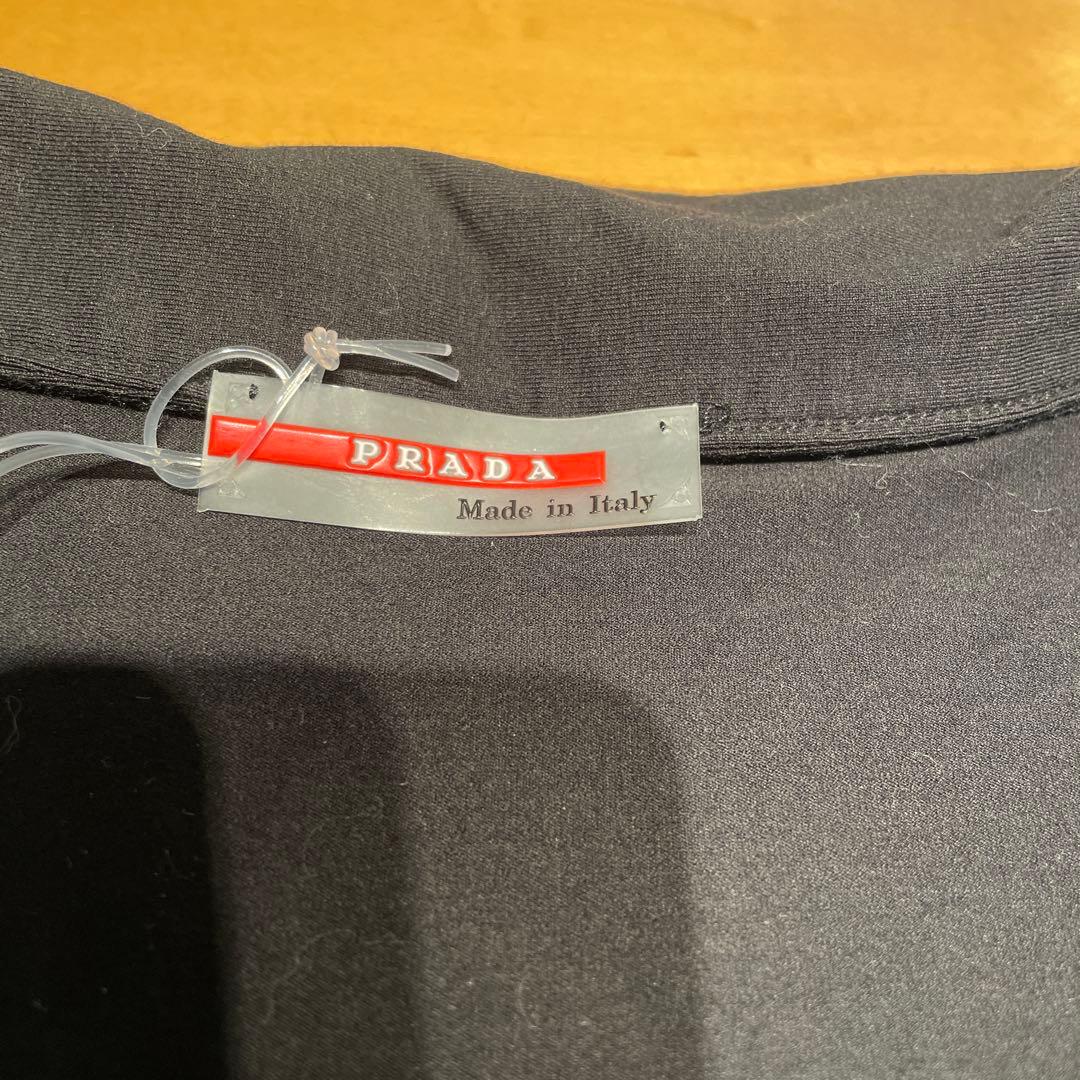 PRADA ブラック Vネック ポロシャツ　レディース