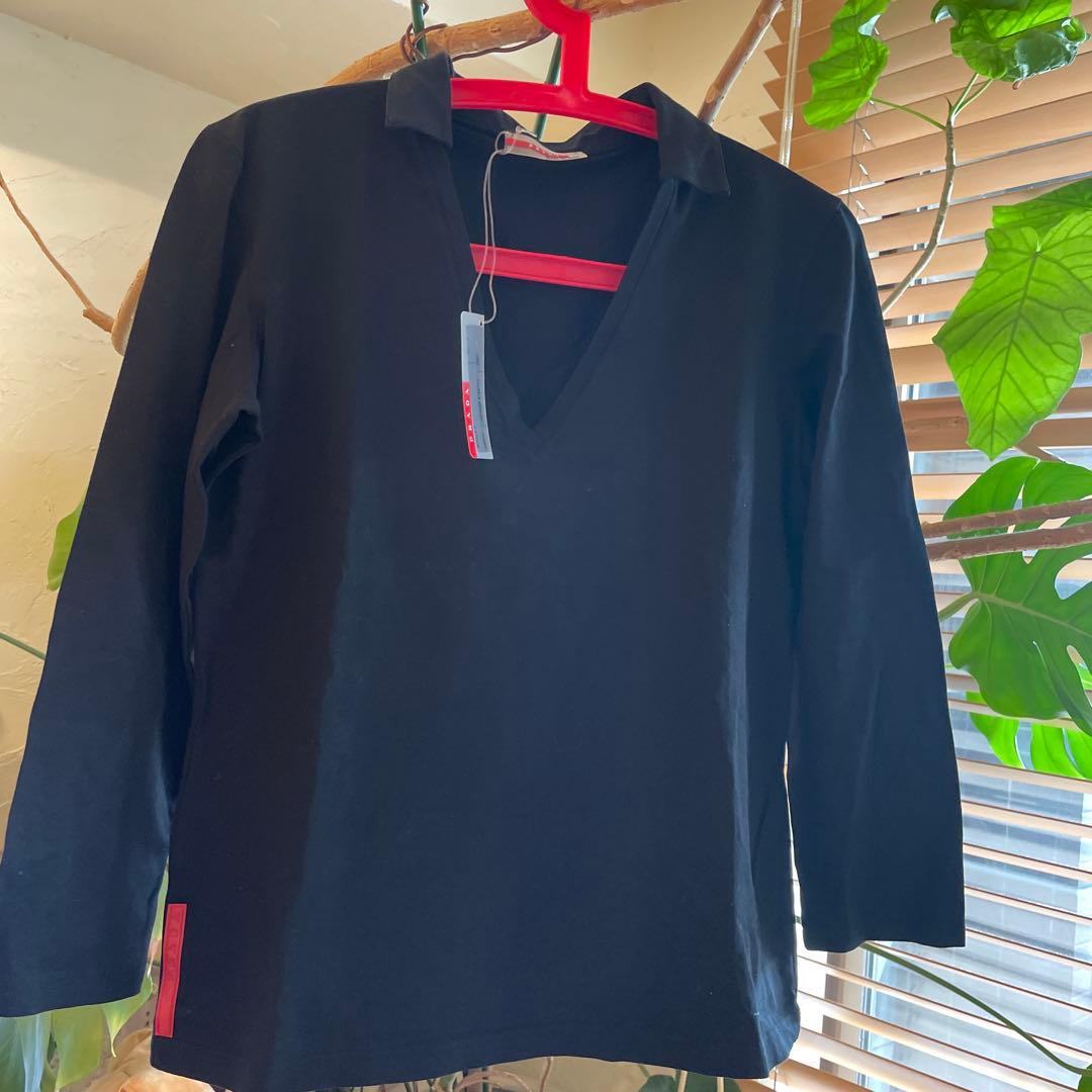 PRADA ブラック Vネック ポロシャツ　レディース