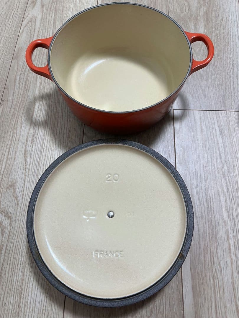 【美品】ル クルーゼ ココット·ロンド 20cm チェリーレッド 両手鍋