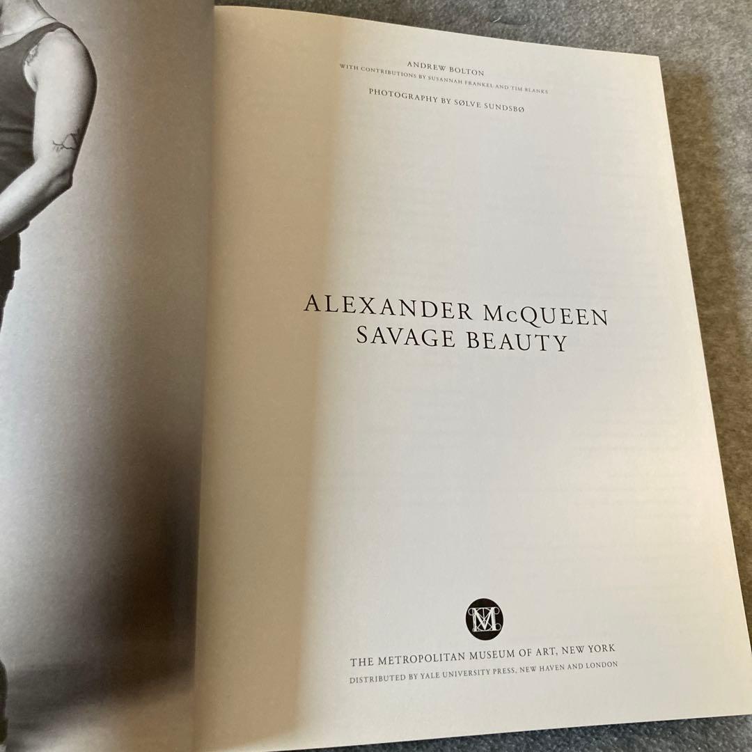 アレキサンダーマックイーン Savage Beauty McQueen NY