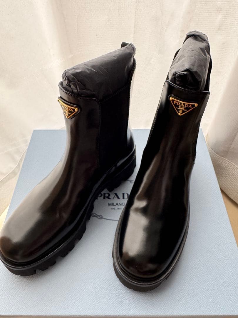 【PRADA】未使用 ブラッシュドレザーブーティー サイズ38