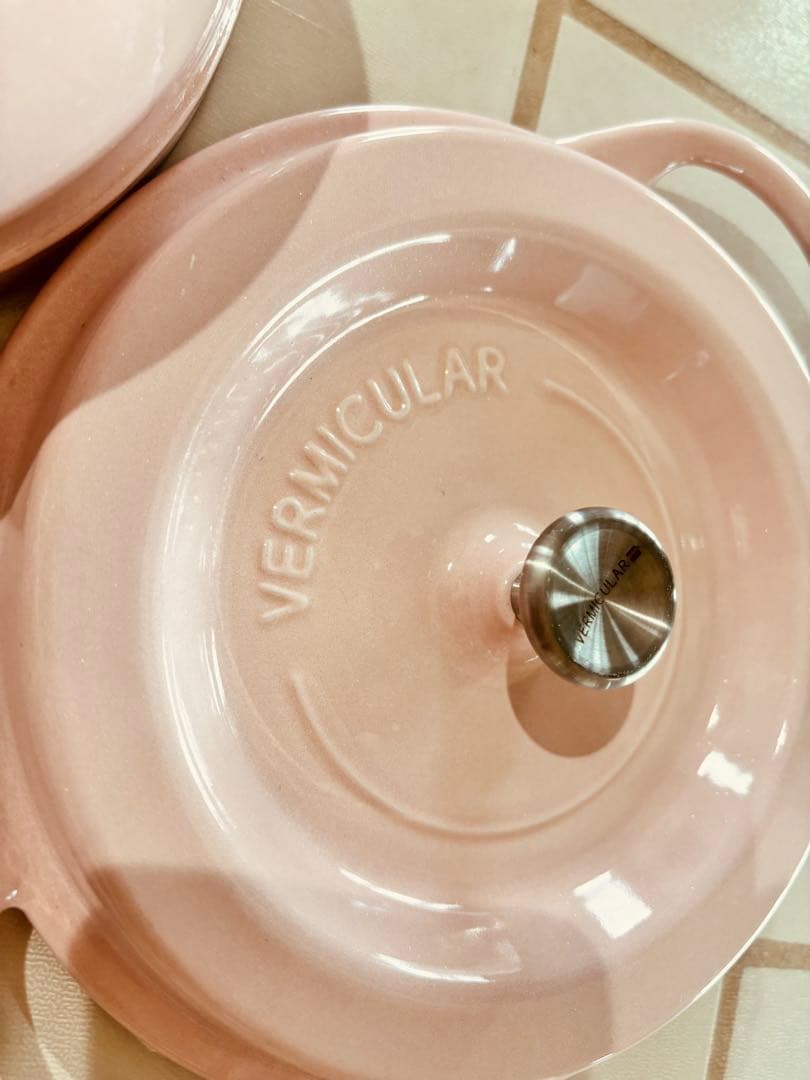 らしろ レシピ本付き　美品　VERMICULAR 両手鍋　18㌢　鍋