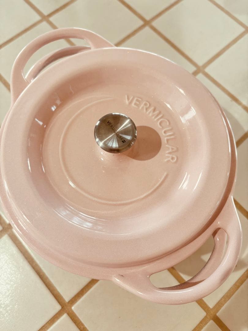 らしろ レシピ本付き　美品　VERMICULAR 両手鍋　18㌢　鍋