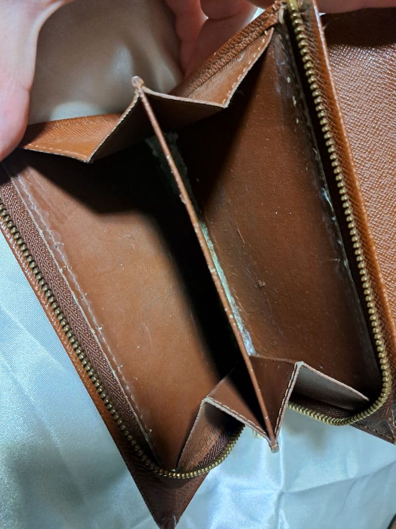 楽*み様 Louis Vuitton モノグラム 二つ折り財布
