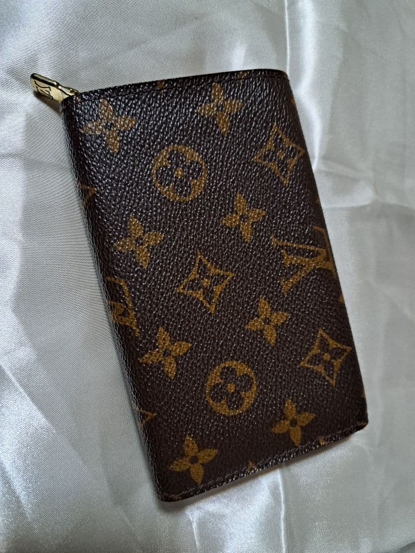 楽*み様 Louis Vuitton モノグラム 二つ折り財布