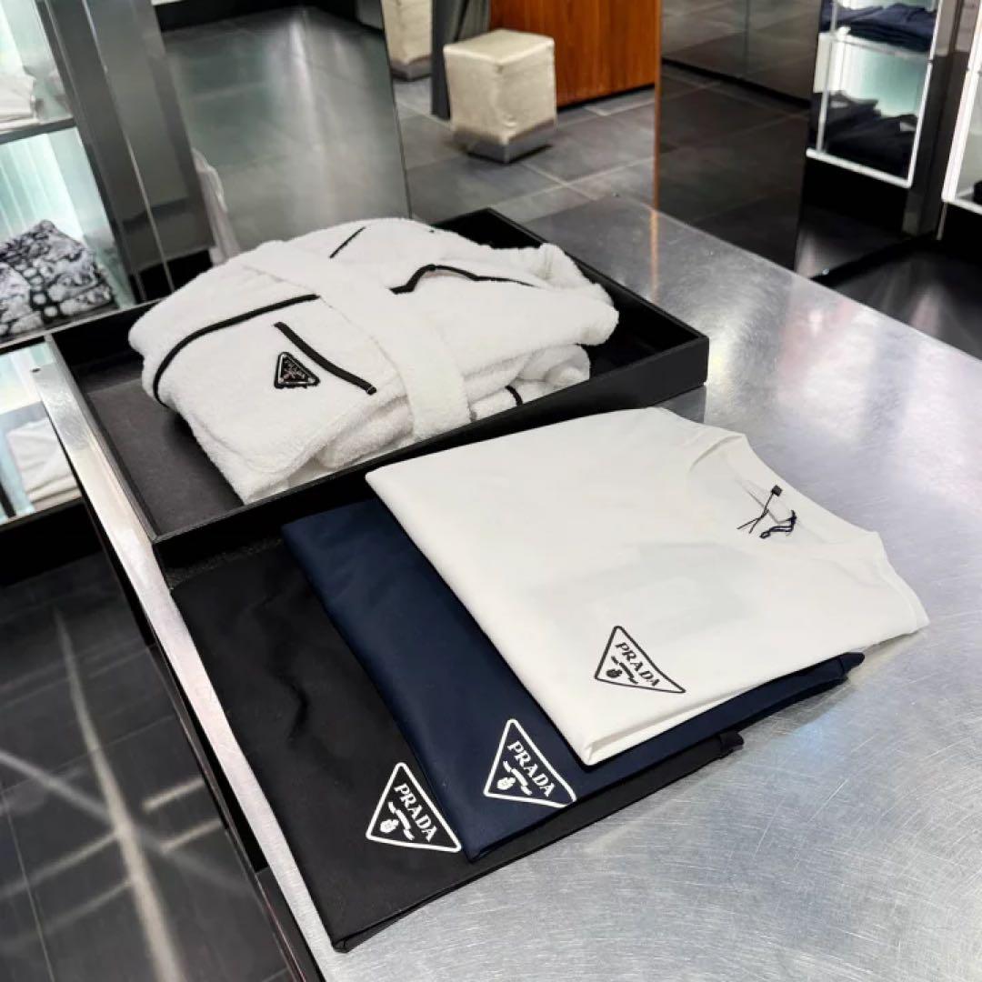 最終価格‼️新品正規品 PRADAプラダ トライアングルロゴ Tシャツ半袖 L