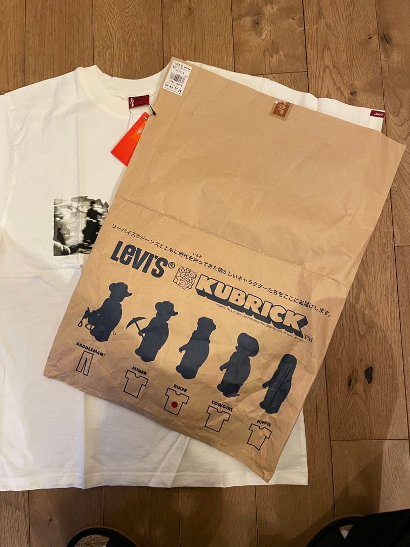 激レアLevi's KUBRICK コラボ Tシャツ ホワイト
