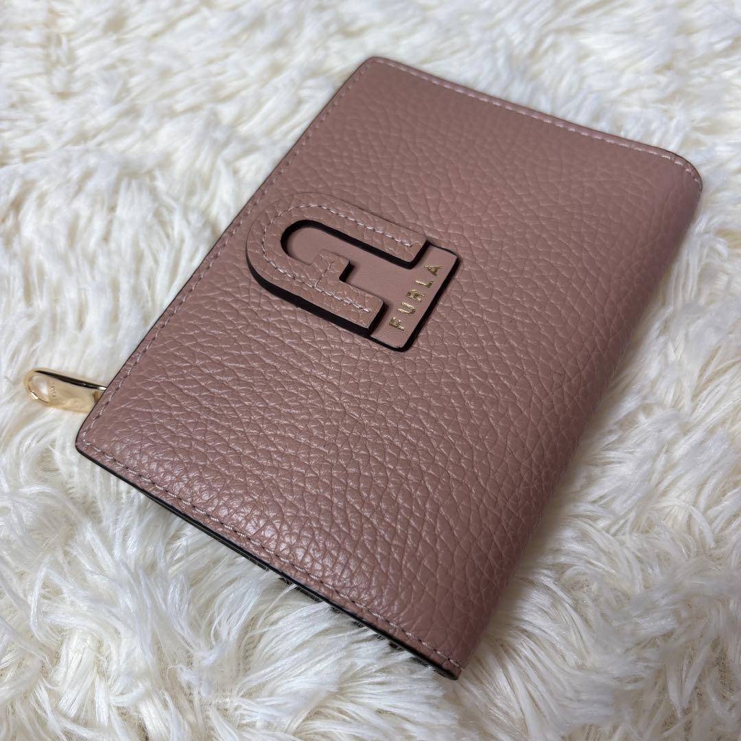 【極美品】フルラ 二つ折り財布 ベージュ ピンクベージュ　FURLA