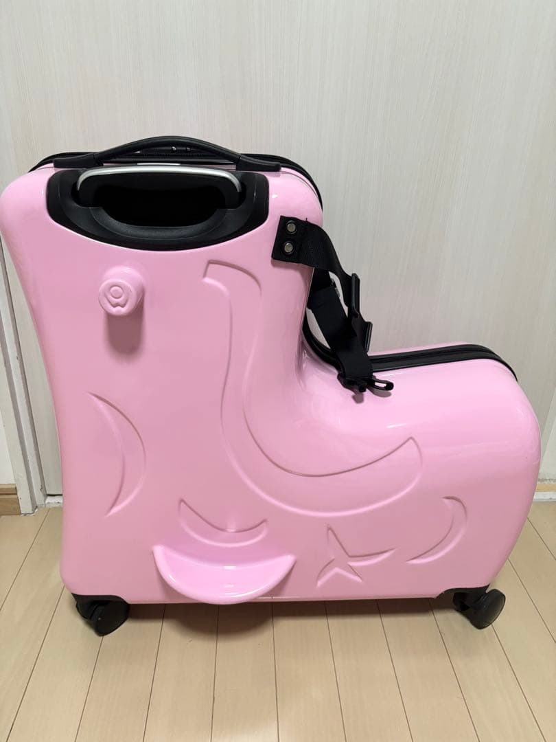 ✨美品✨子供が乗れるスーツケース　ピンク　Ｍサイズ　ケースカバー付♩