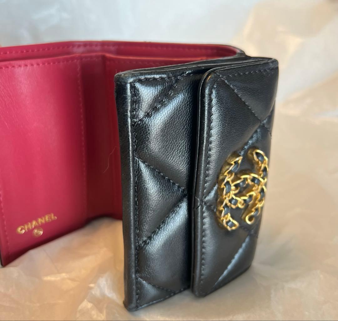 CHANEL シャネル 19 三つ折り財布 ブラック ピンク
