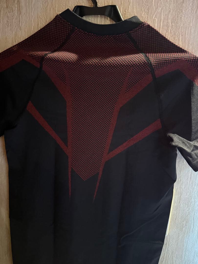 トップス  onyx v5 RedBlack T-shirt S-size