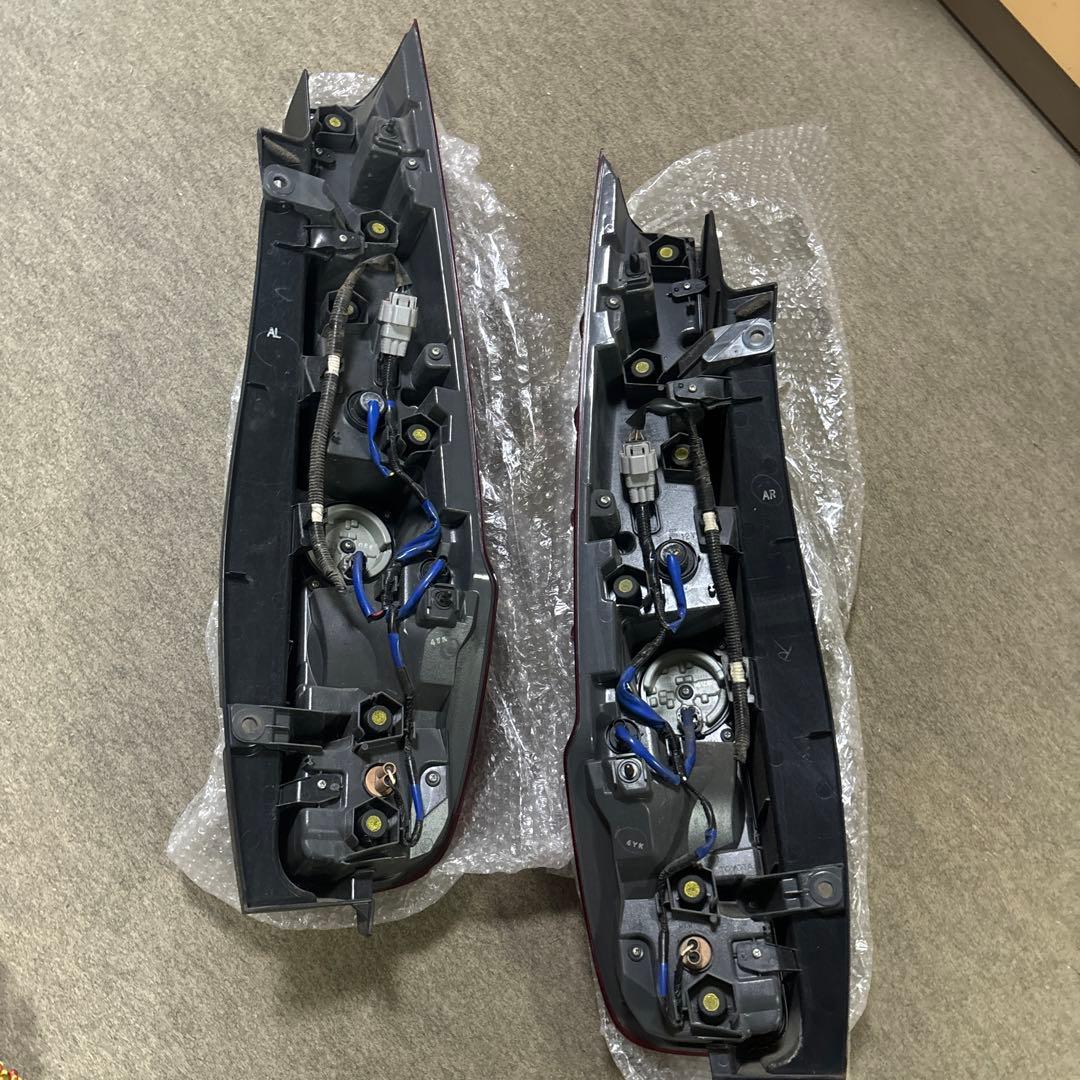 純正テールランプセット 赤/クリア 左右互換８０系不具合欠品無し！