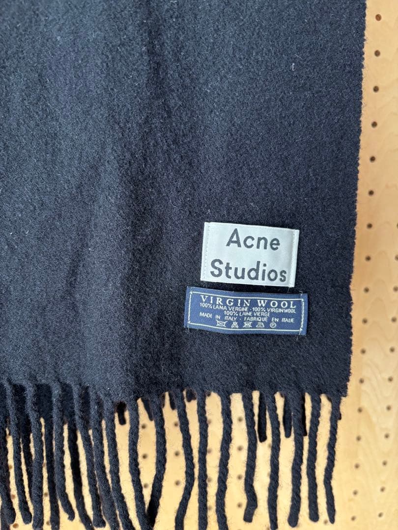 Acne Studios ブラックマフラー