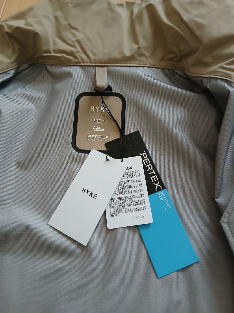 新品未使用　タグ付き　ベージュHYKE　PERTEX SHELL COAT