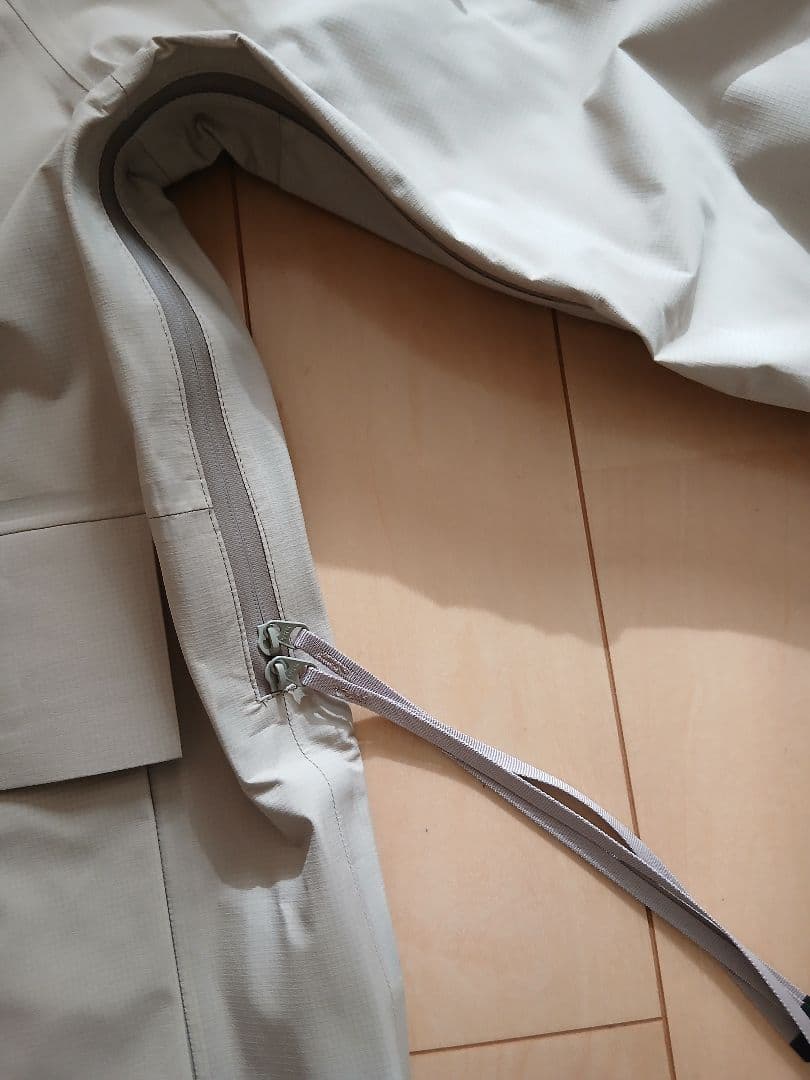 新品未使用　タグ付き　ベージュHYKE　PERTEX SHELL COAT