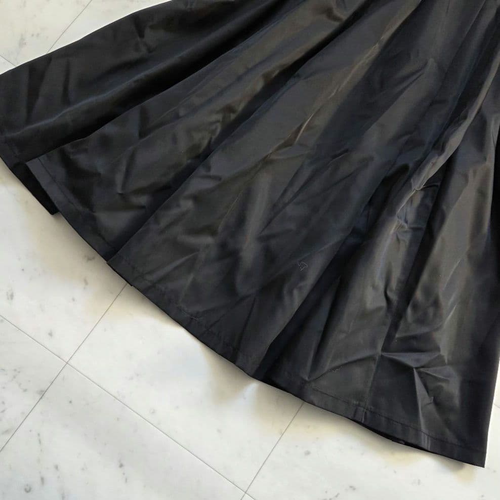 美品　FORME 　東原亜希　撥水タックスカート ブラック フレア