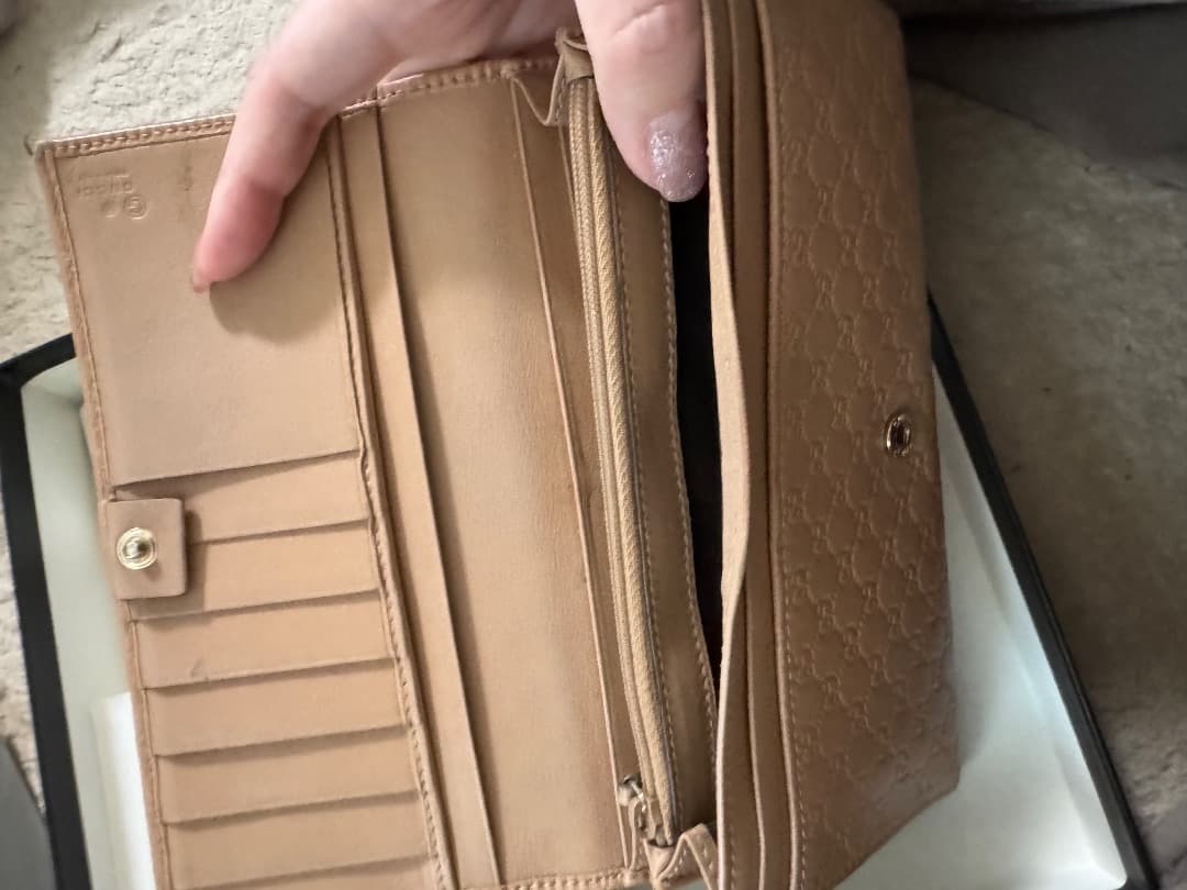 GUCCI ベージュ レザー 長財布