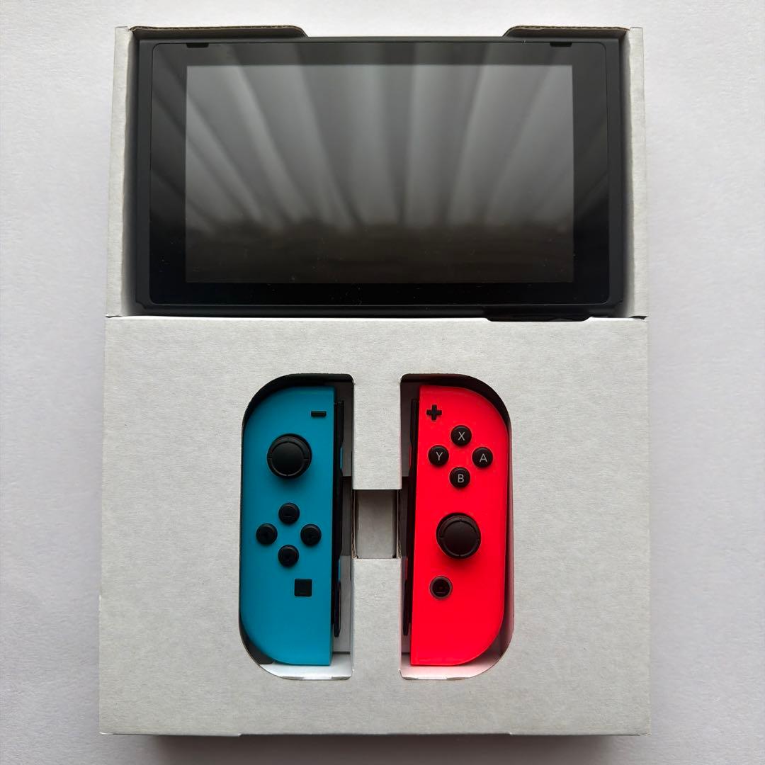 は*な様 H*a様 Nintendo Switch 本体 青/赤 Joy-Con