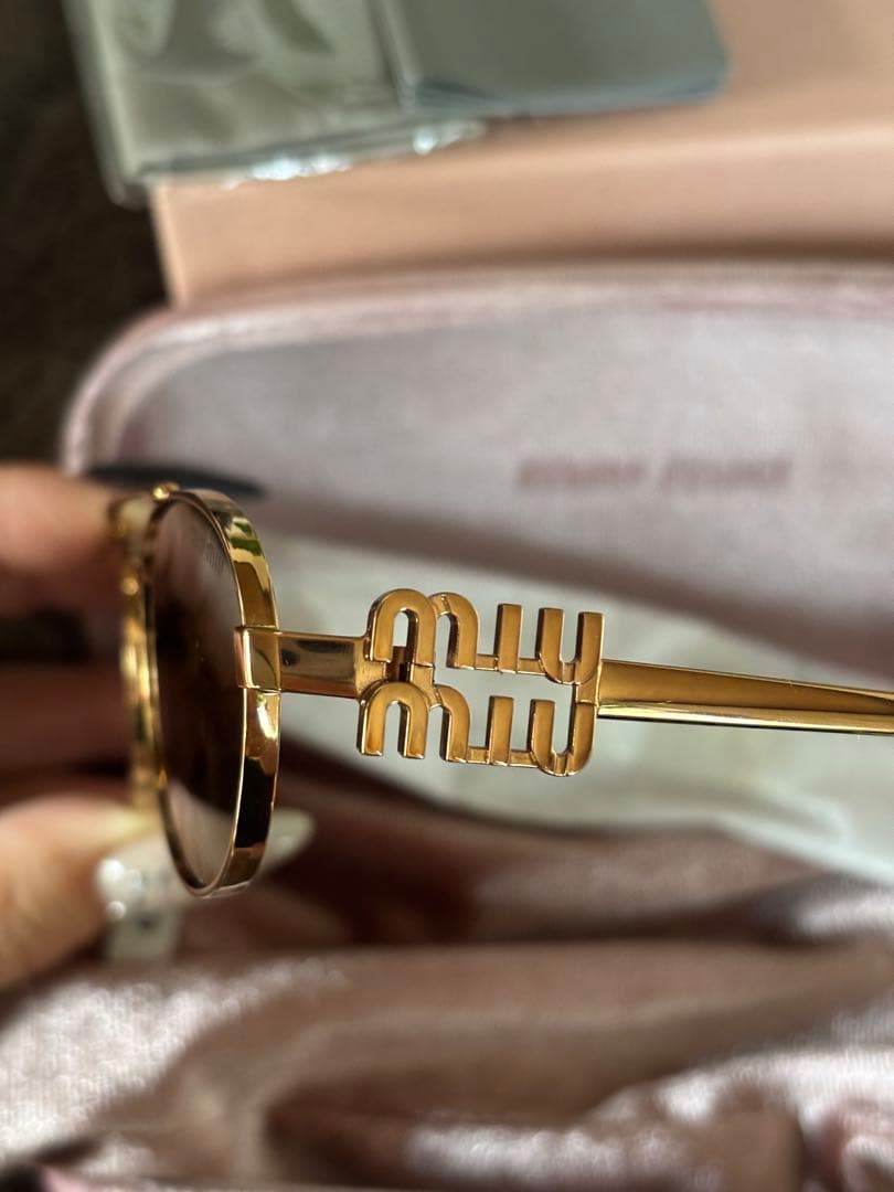 miu miu オーバルフレームサングラス