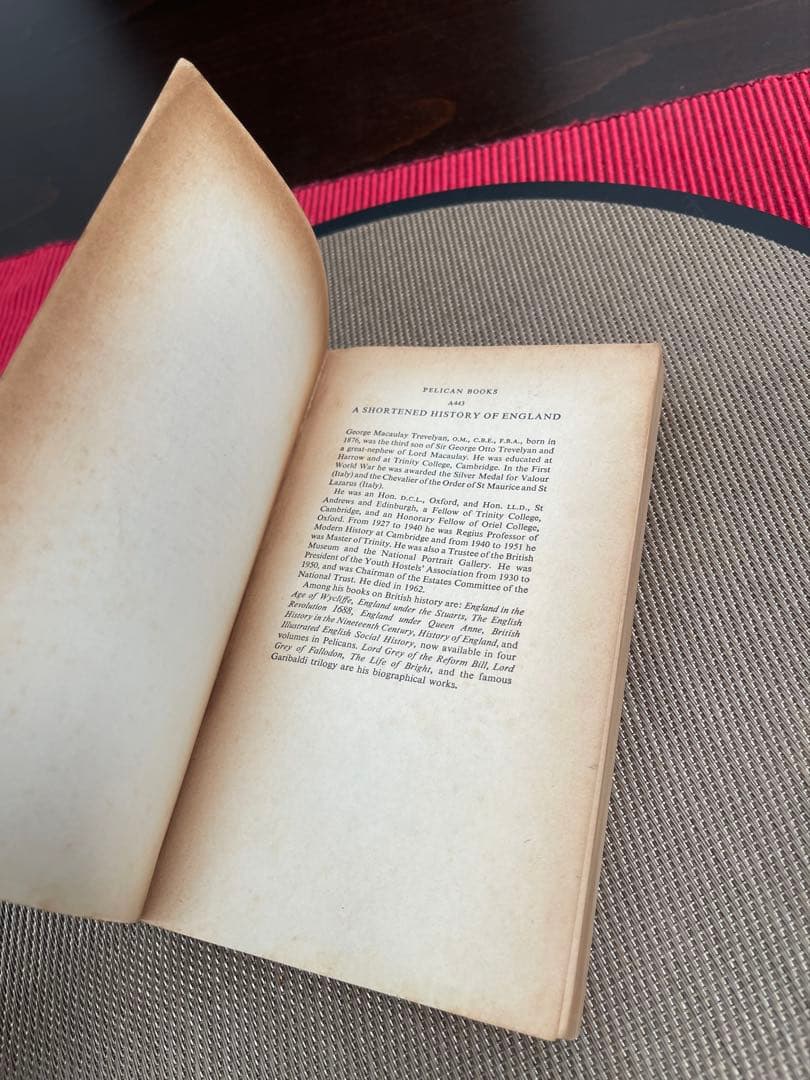 洋書 A Shortened History of England