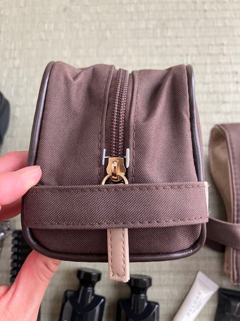 Emirates航空ビジネスクラストラベルポーチ 5個セット （BVLGARI）