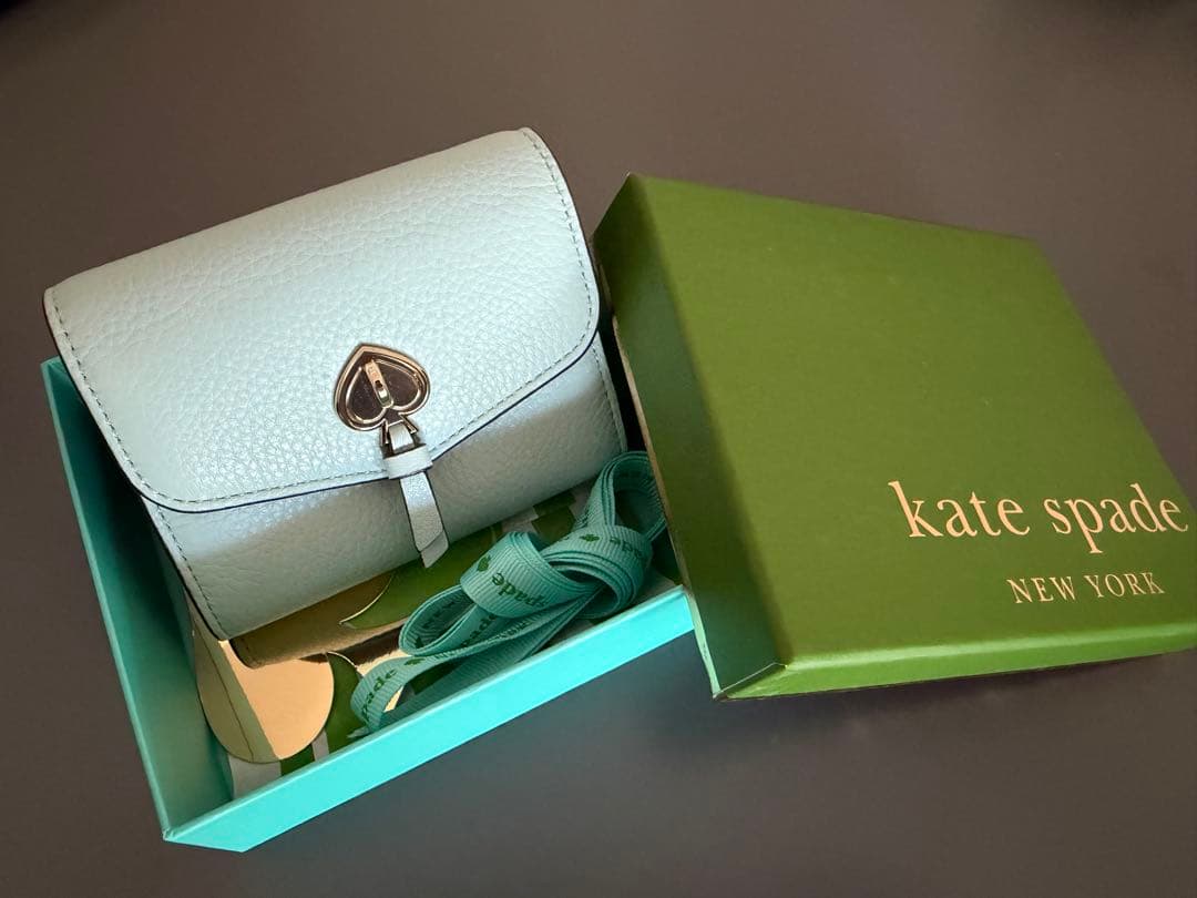 新品 kate spade 二つ折り財布 ライトブルーグリーン
