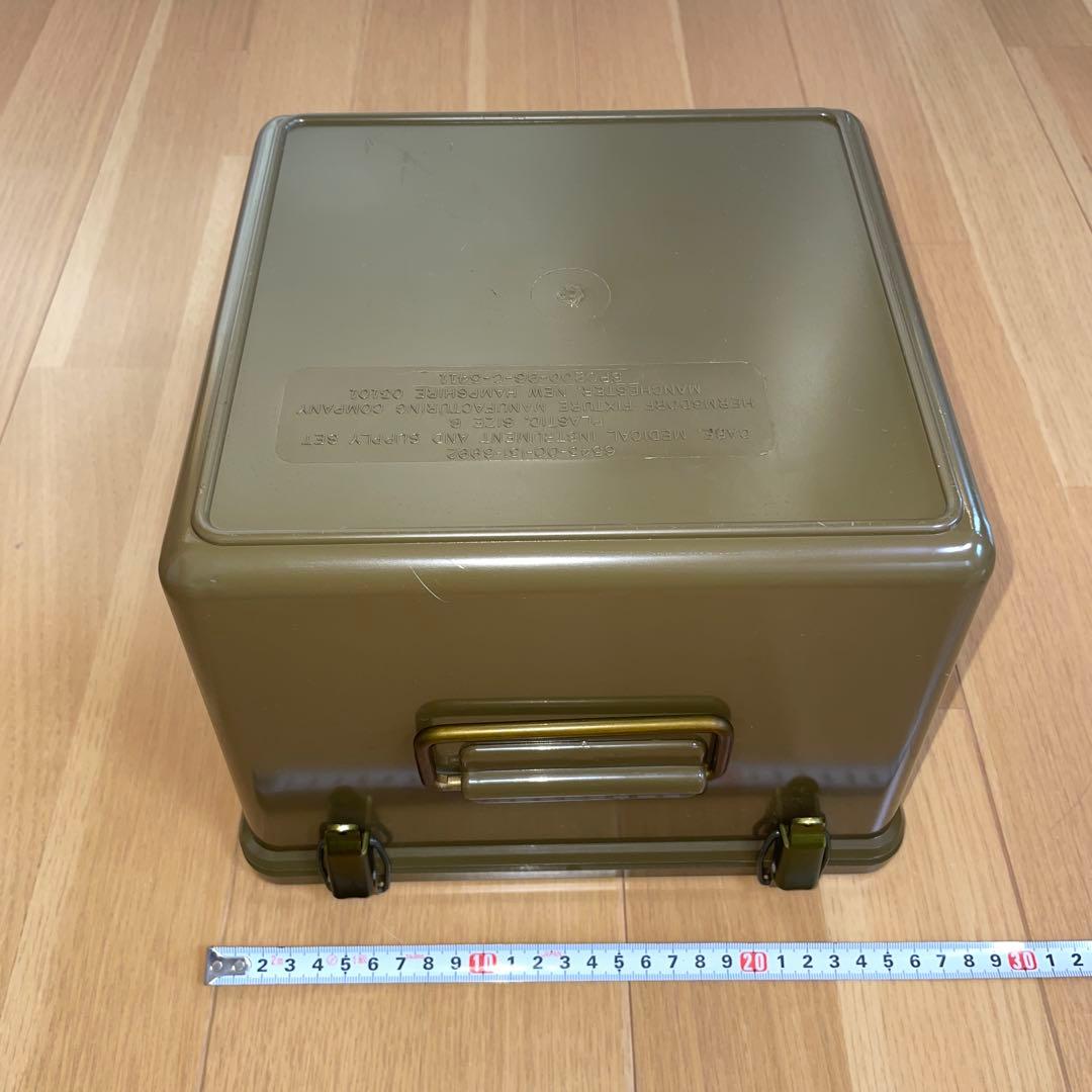 米軍実物　払い下げ　ファーストエイド・キットBOX 人気商品！1996年製