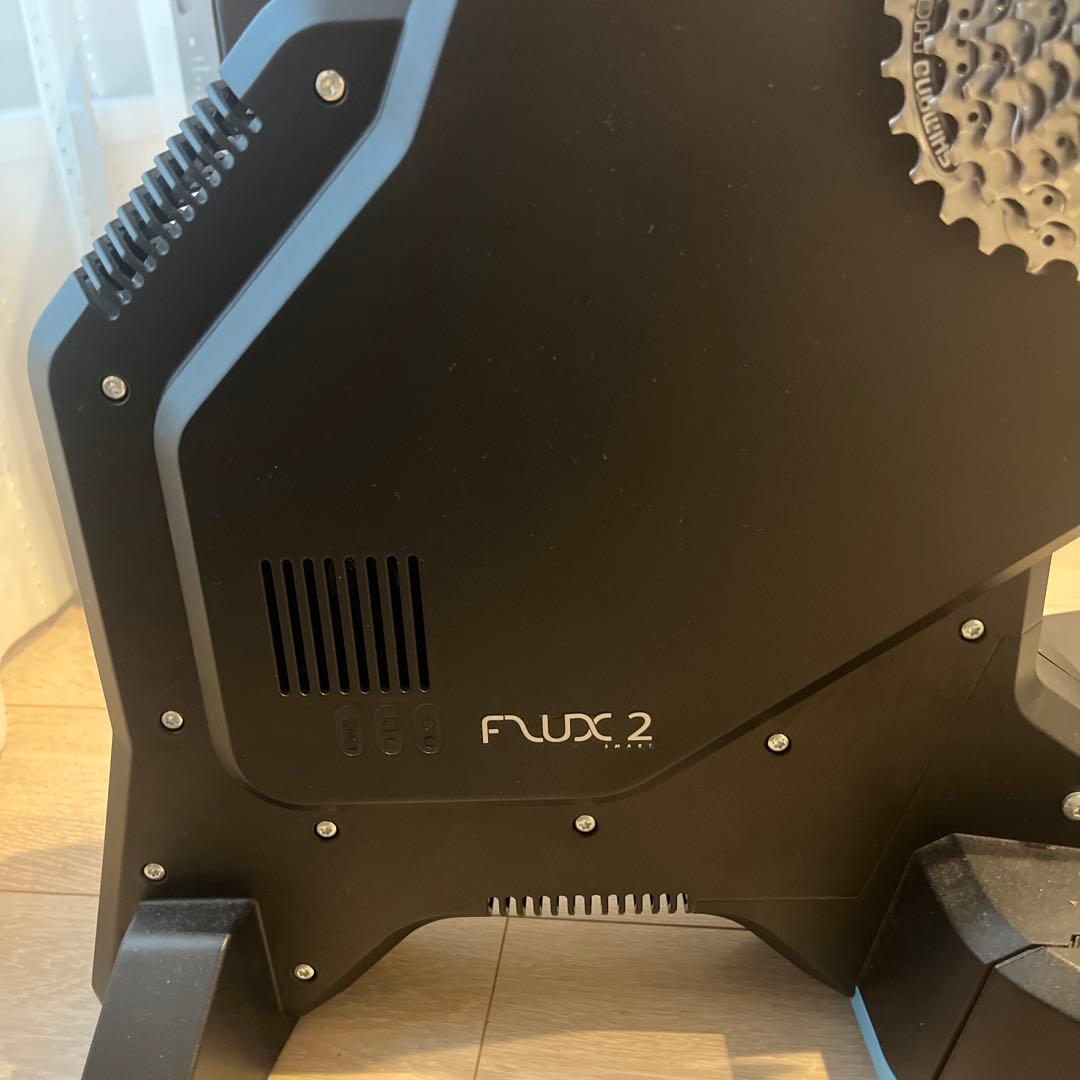 美品 • Tacx Flux 2 スマートトレーナー 11速スプロケ、マット付