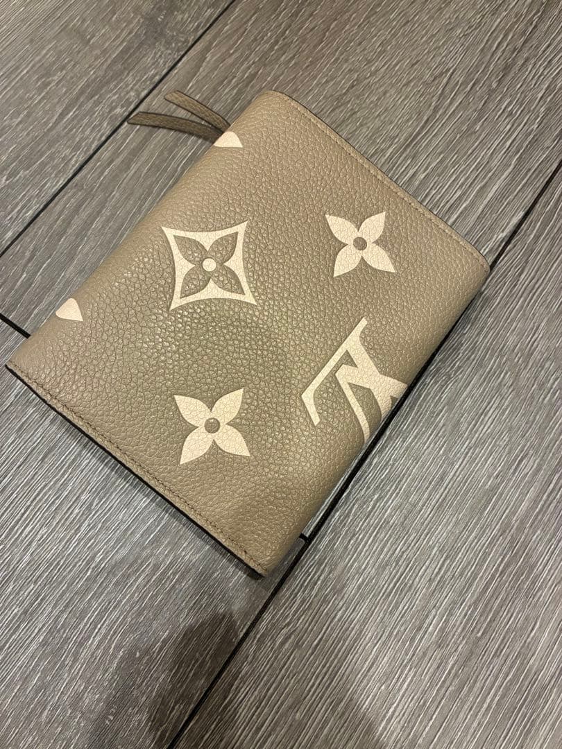 Louis Vuitton ポルトフォイユ ヴィクトリーヌ
