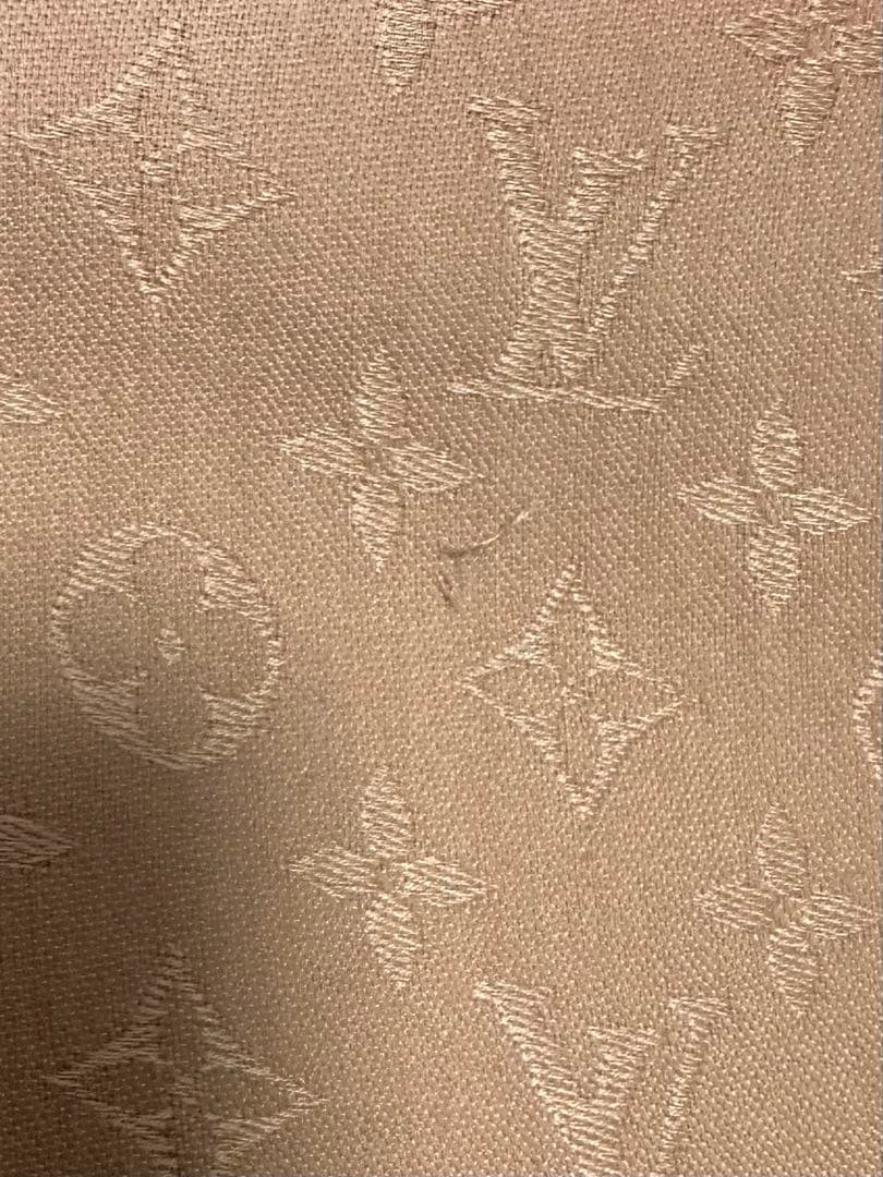 LOUIS VUITTON 薄いグレー　ストール