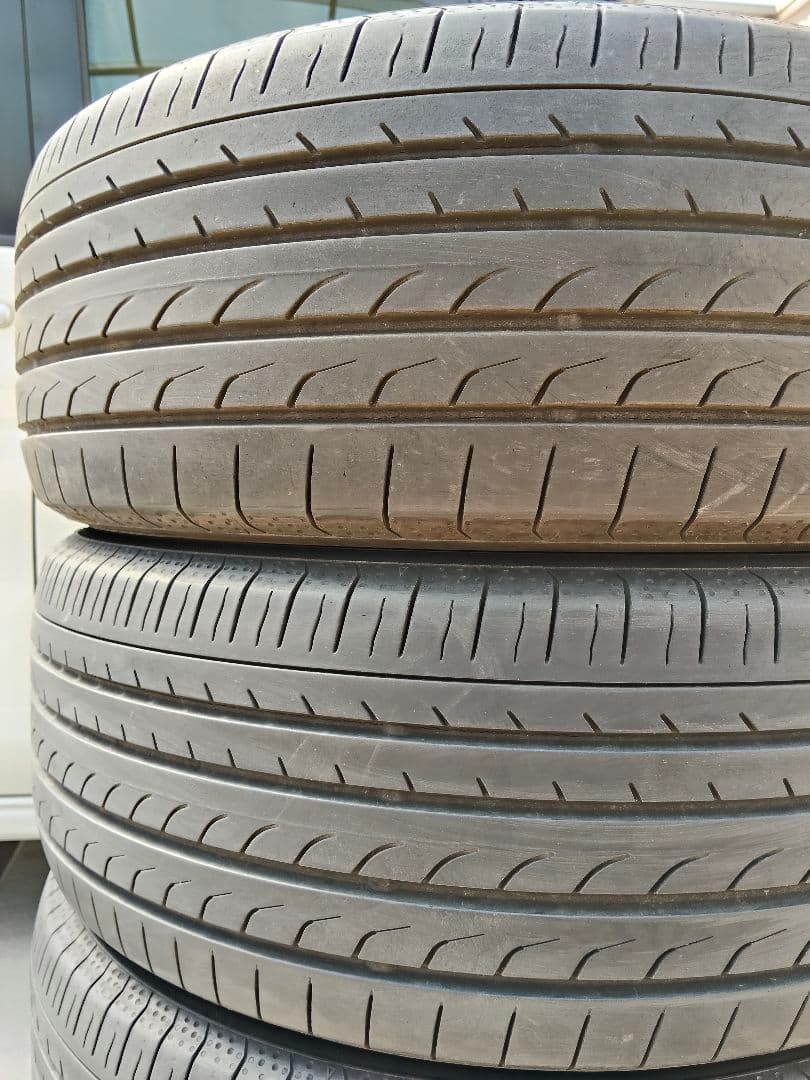 ① ヨコハマ BluEarth RV-02 ブルーアース 235/55R18