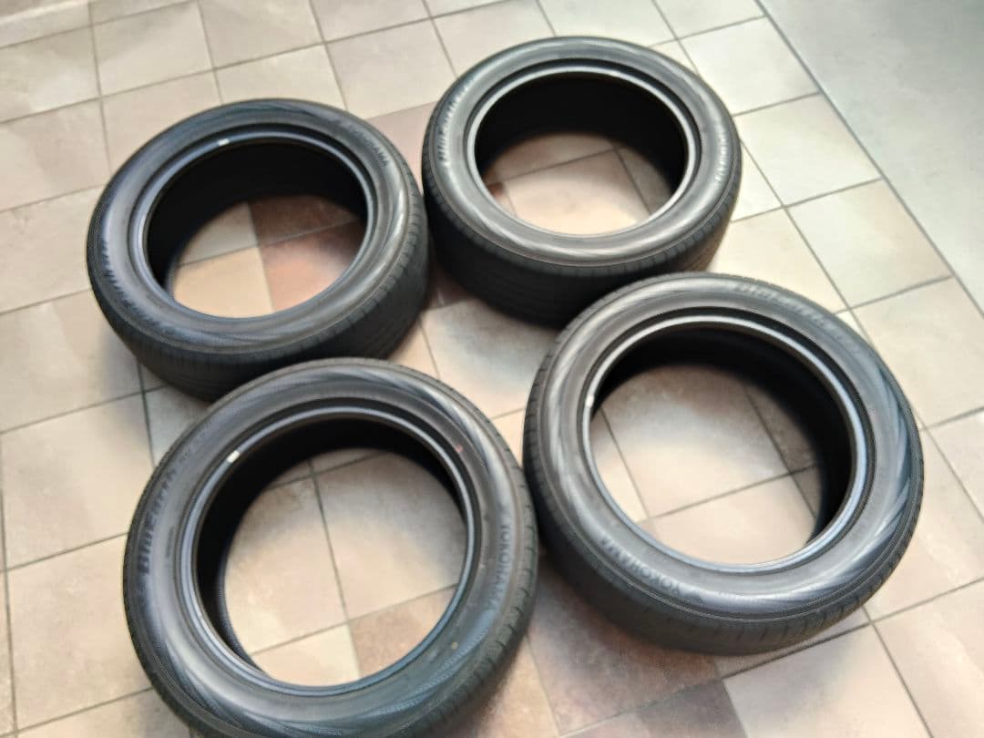 ① ヨコハマ BluEarth RV-02 ブルーアース 235/55R18