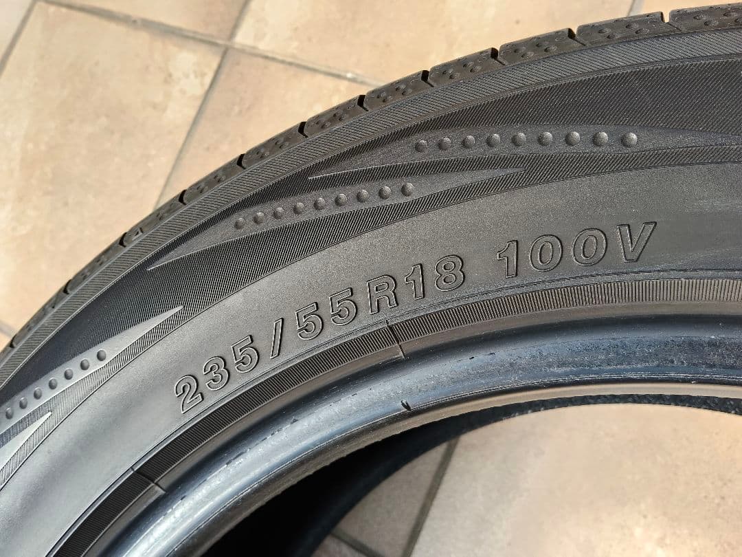 ① ヨコハマ BluEarth RV-02 ブルーアース 235/55R18