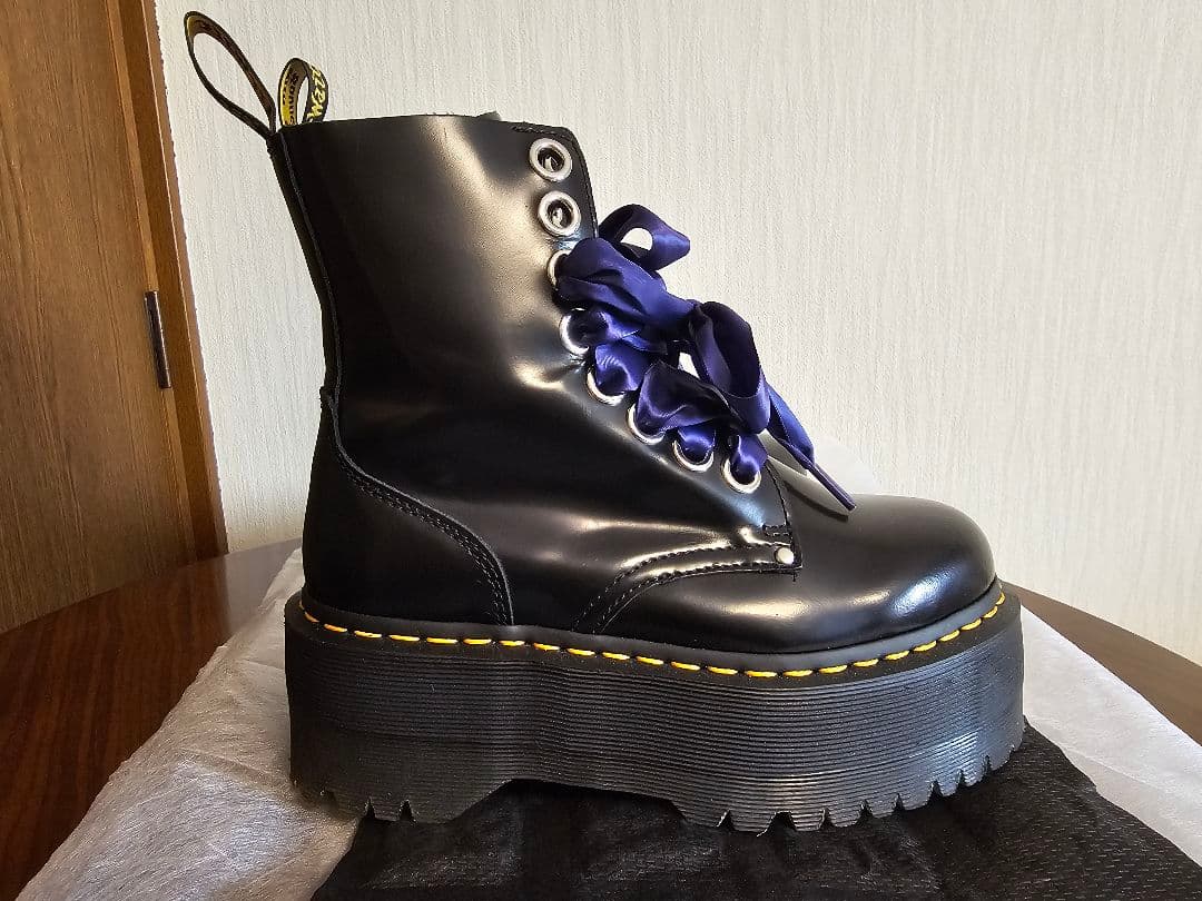 【極美品】定価4万 Dr.Martensドクターマーチン 8ホール 厚底23cm