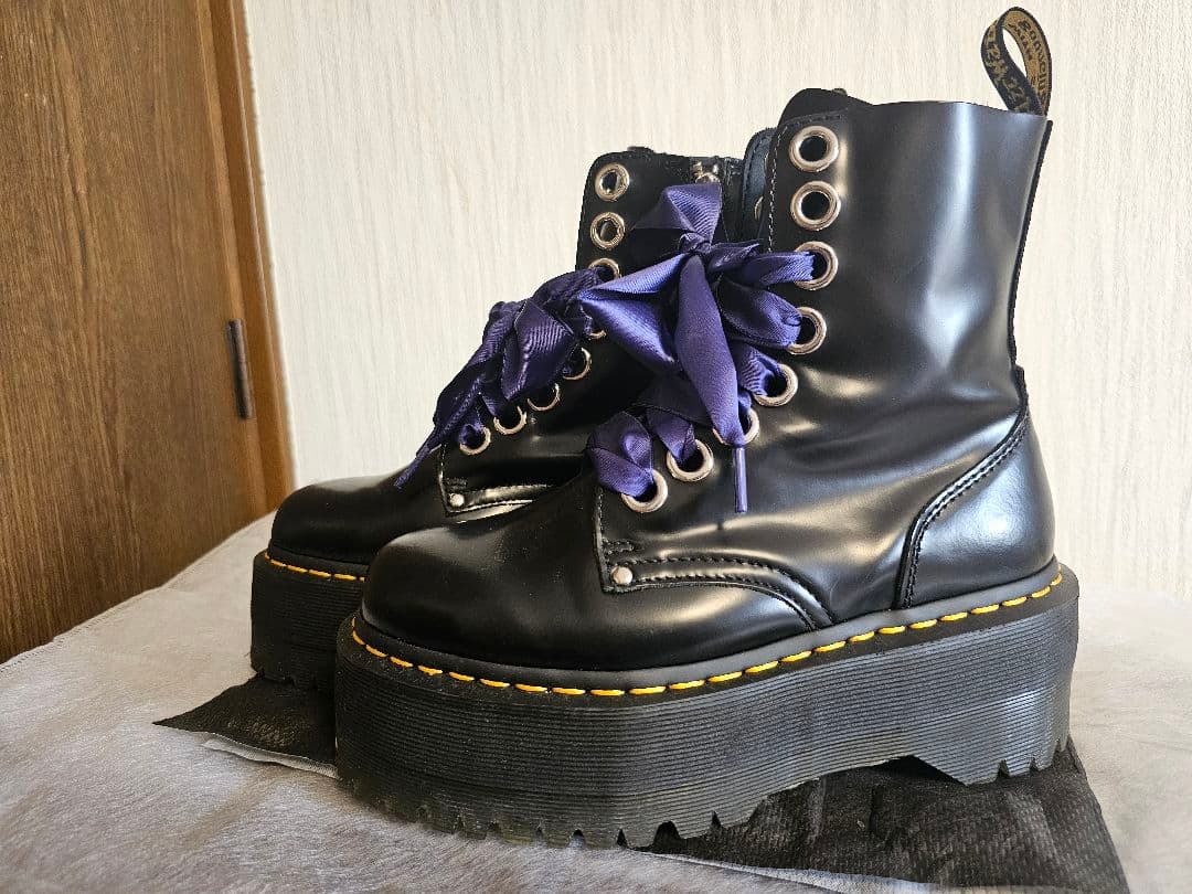 【極美品】定価4万 Dr.Martensドクターマーチン 8ホール 厚底23cm