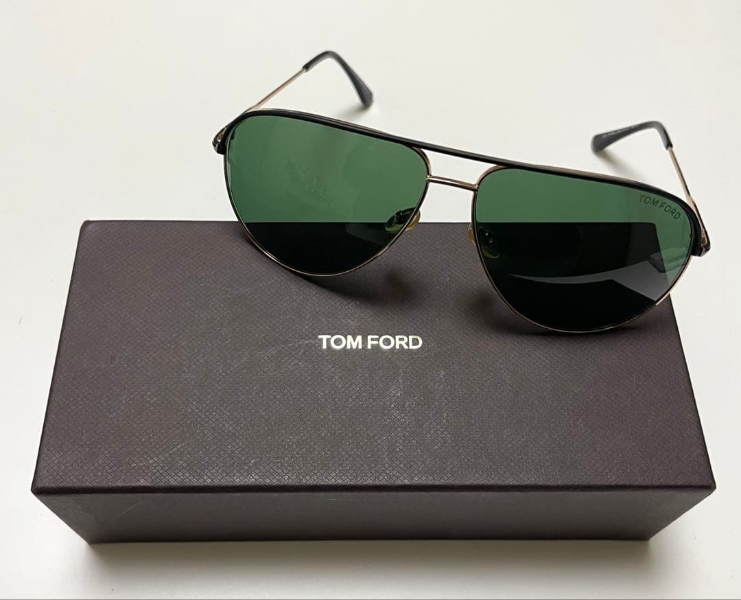 【美品】TOM FORD サングラスERIN TF0466 05N