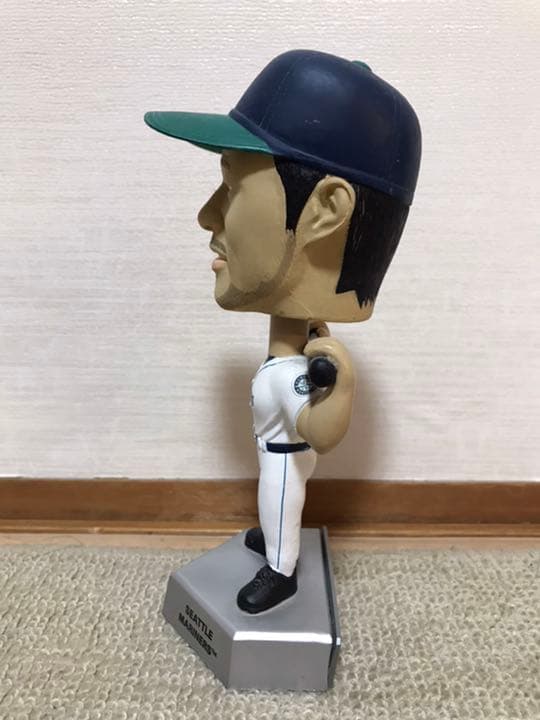 イチロー　ボブルヘッド人形