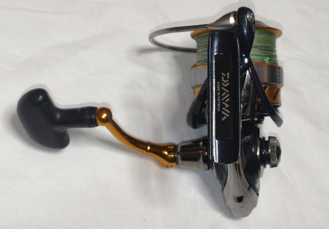 DAIWA　レブロス3000　057377　使用頻度少　箱なし 美品 + ライン