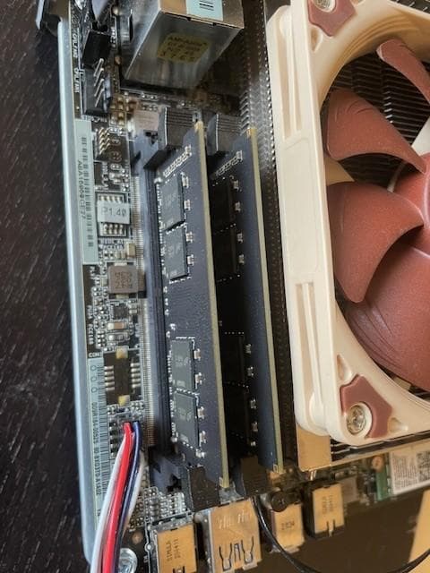 ASRock DeskMini X300 AMD Ryzen ミニPC ブラック