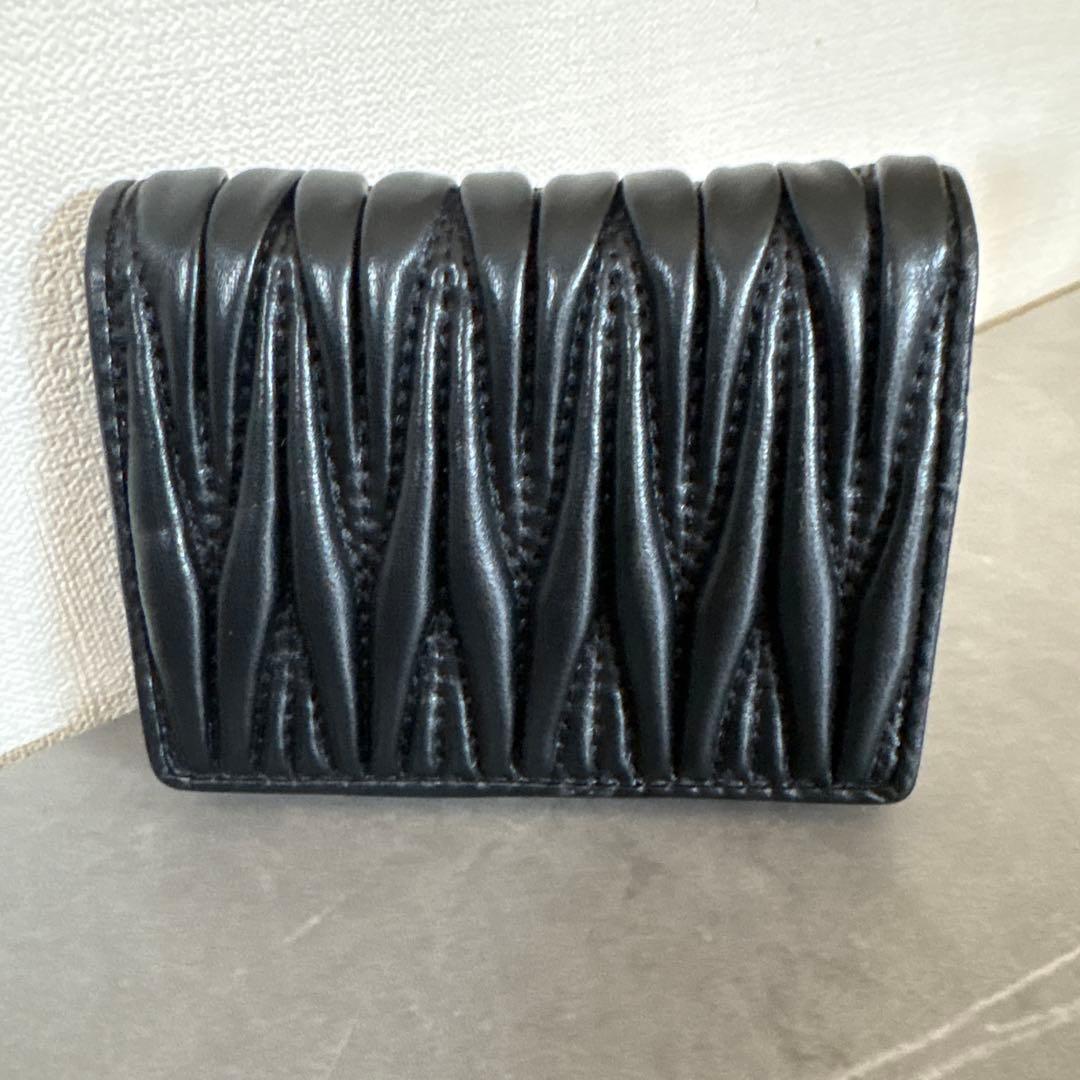 MIU MIU/二つ折り財布/ブラック/美品/格安/最終値下げ