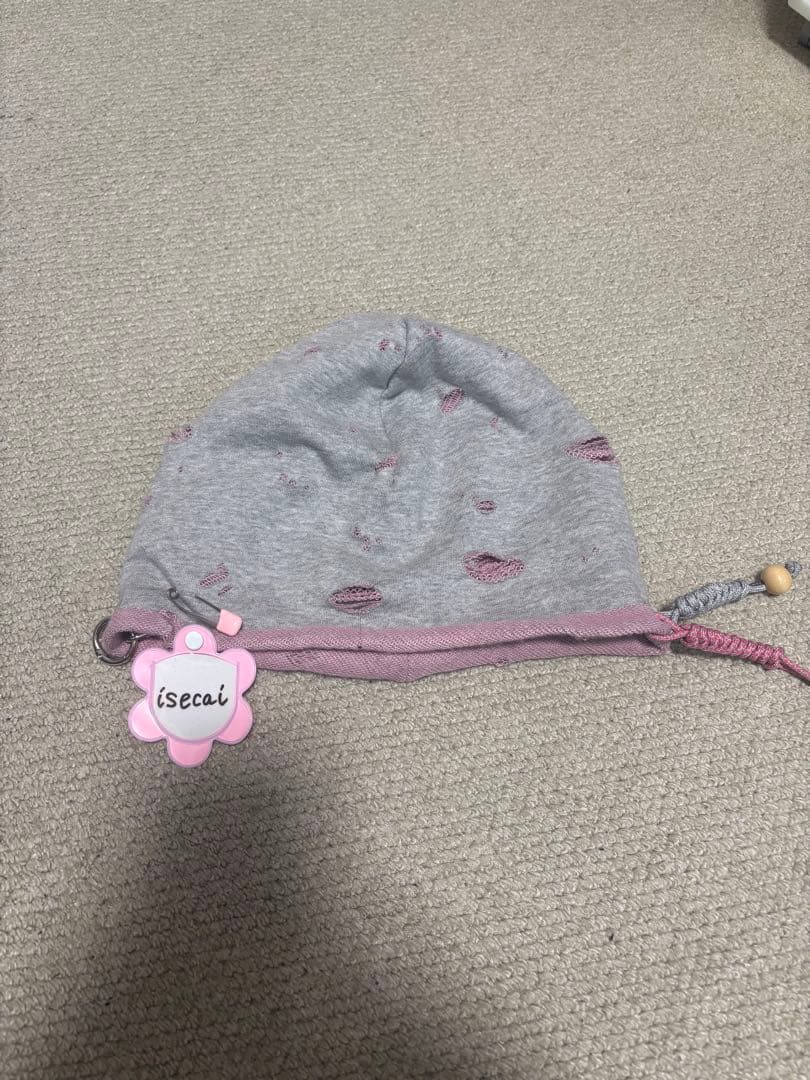 isecai Whimgy Beanie グレー×ピンク