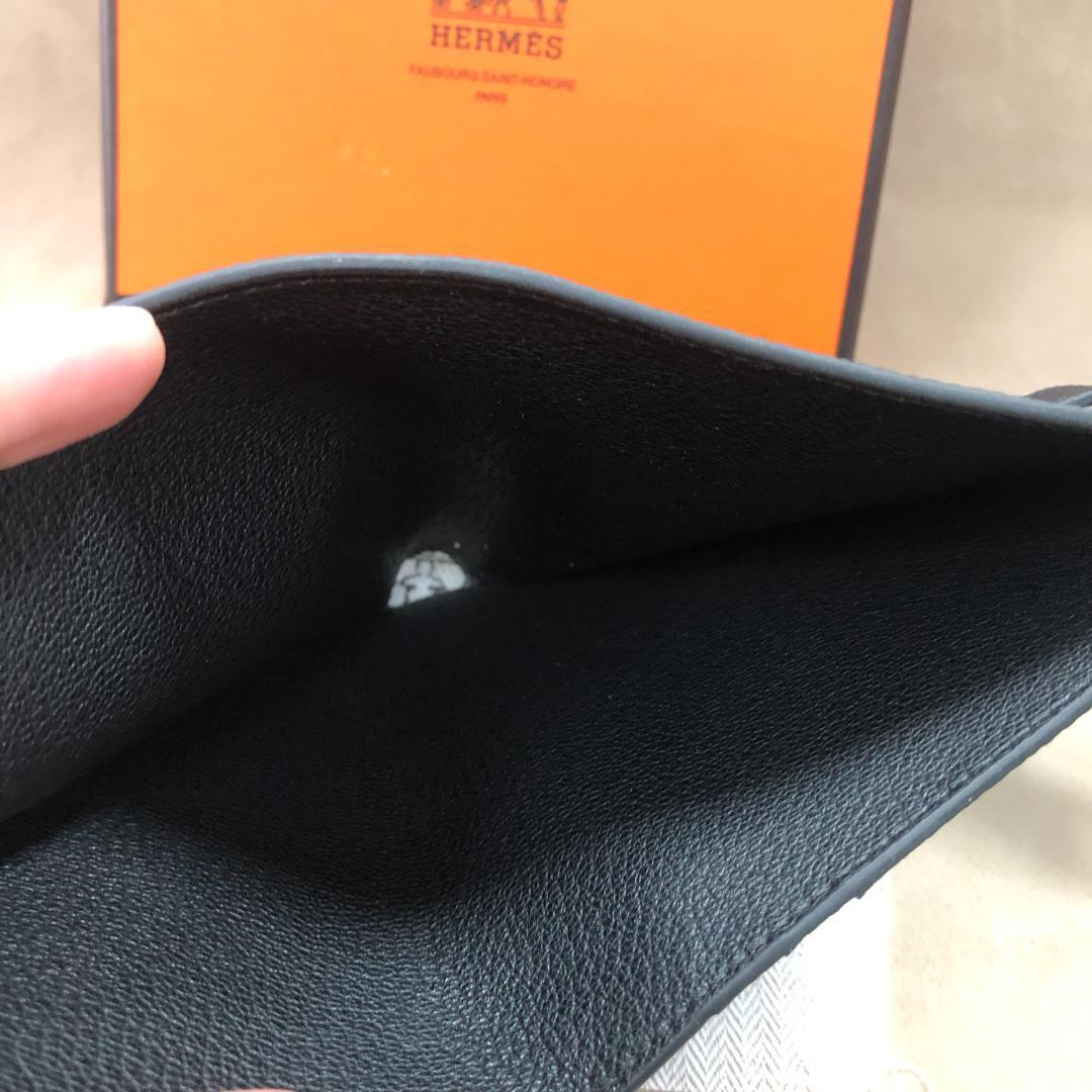 ベアンコンパクト 黒レザー 二つ折り財布 シルバーH型金具