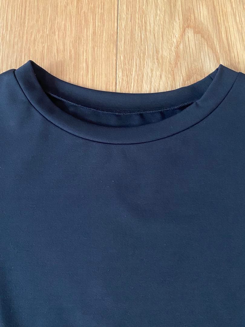 maison de Dolce. アシンメトリー ぺプラム Tシャツ　ブラック