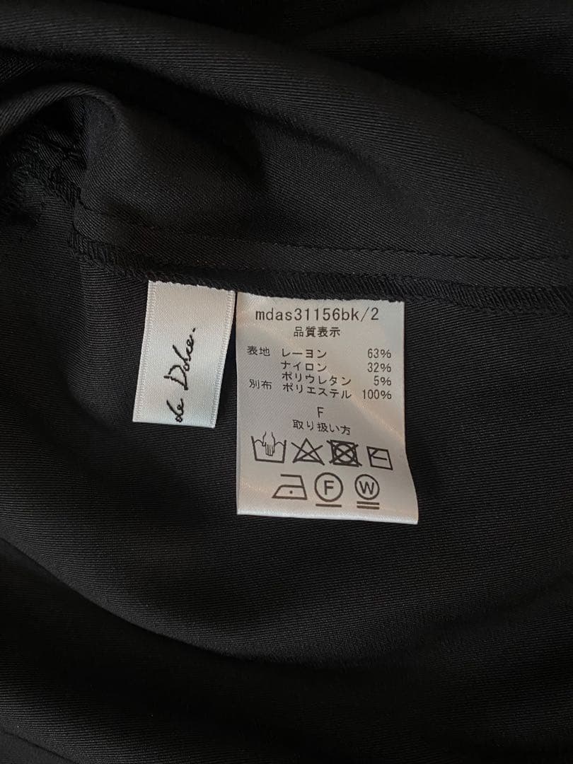 maison de Dolce. アシンメトリー ぺプラム Tシャツ　ブラック