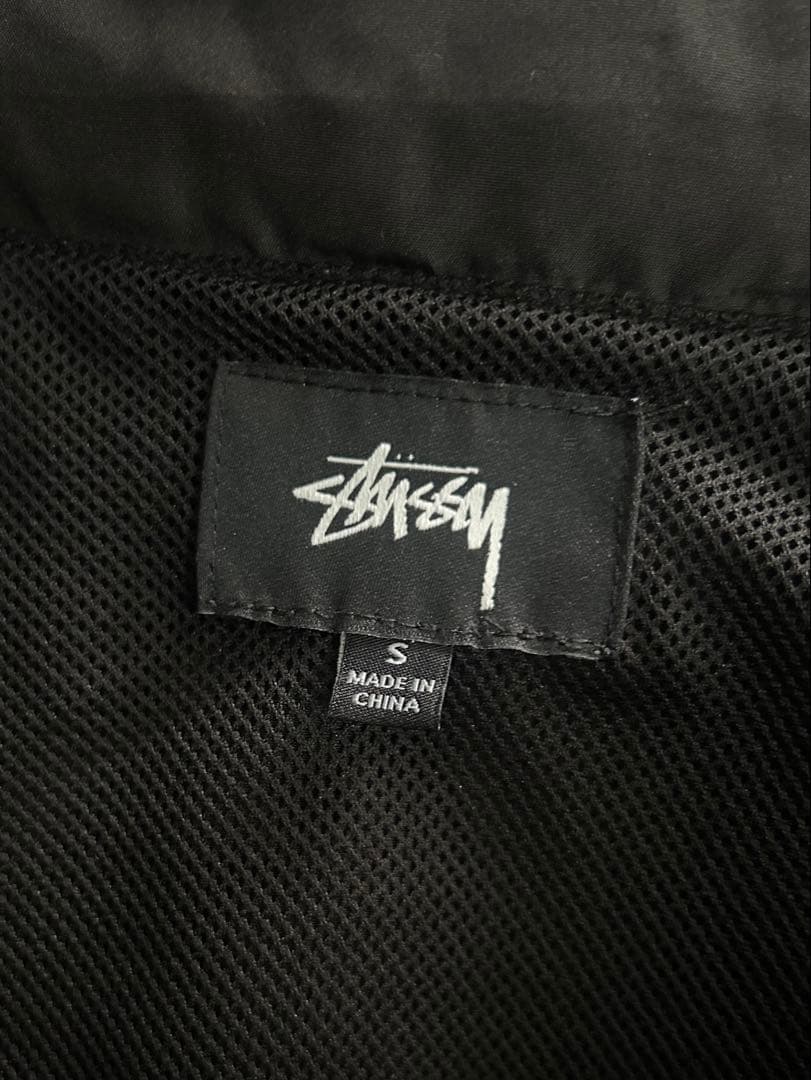 美品【STUSSY】黒ナイロンベスト 多ポケット フード付